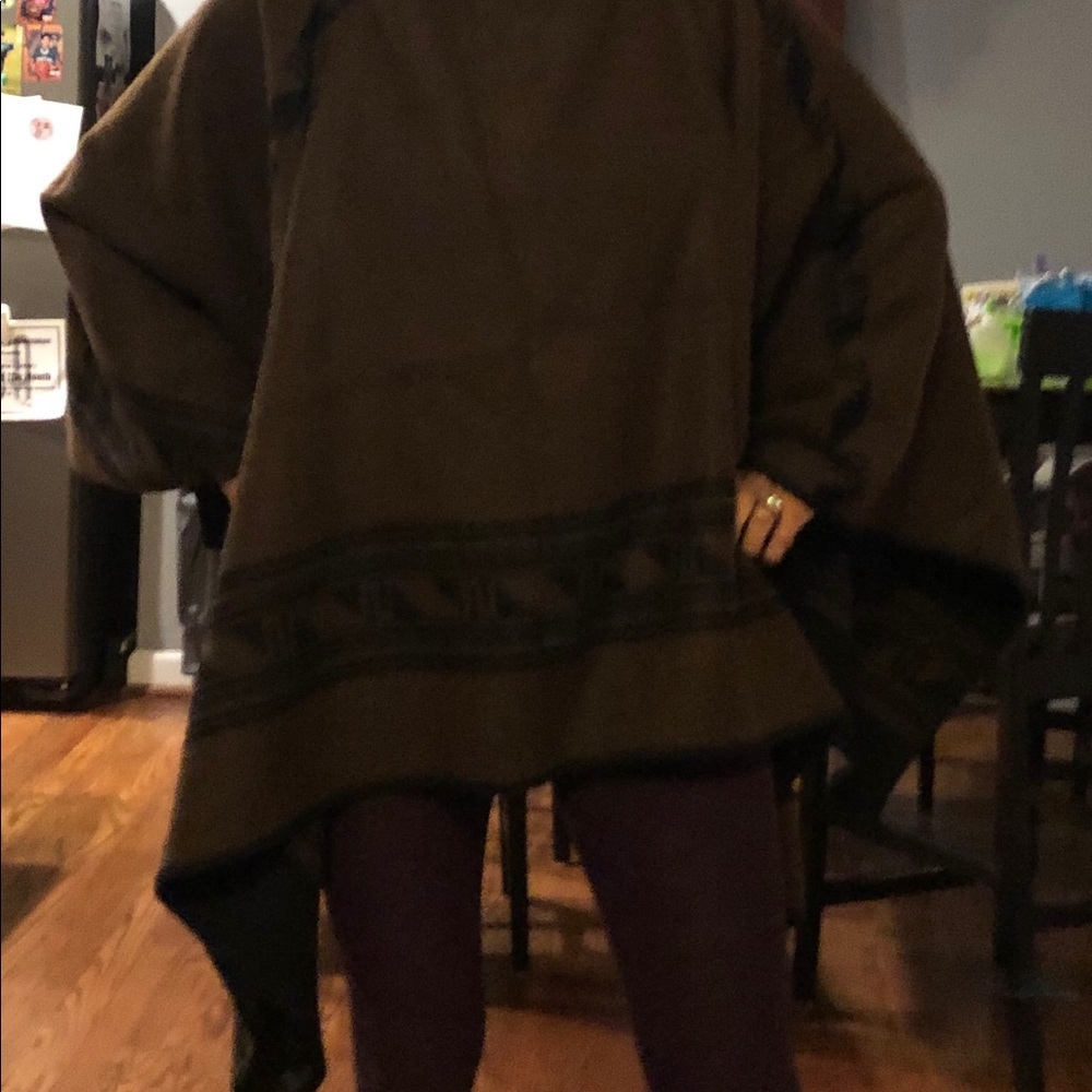 Poncho - Picture 2 of 4